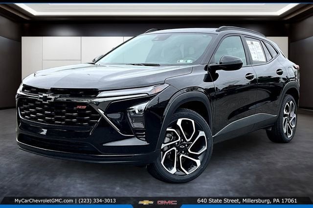 2025 Chevrolet Trax 2RS in Mosaic Black Metallic — front three-quarter view